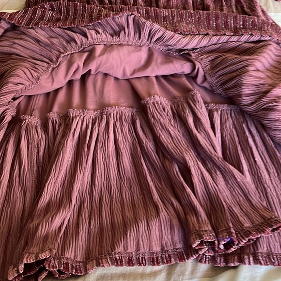 JessaKae Eiffel Velvet
Ruffle Midi Dress Dark Mauve Size M Bloggers Fav, Elegant - Picture 11 of 13